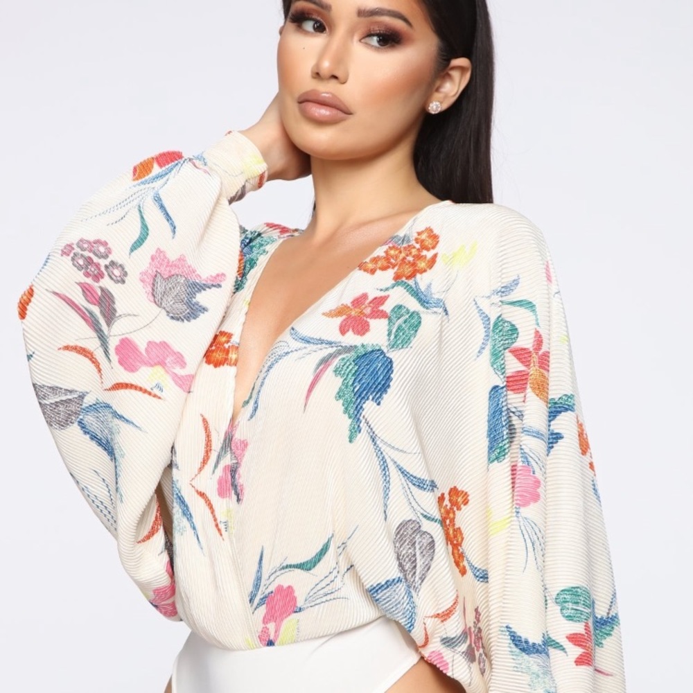 Fashion Nova’s “Laying on Flowers” bodysuit✨